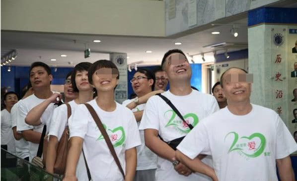 同学聚会男子被踢出群,聚会买单被踢出群聊