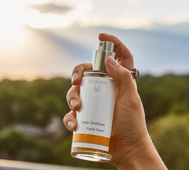 10款清爽不油腻的护肤牌子,十大冷门好用护肤品