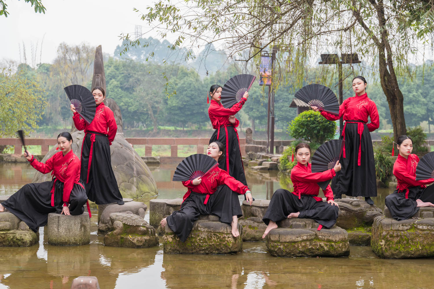 绌哄鐬棿鍙樿韩濂冲叺,绌哄蹇棯鏄ョ鑸┖