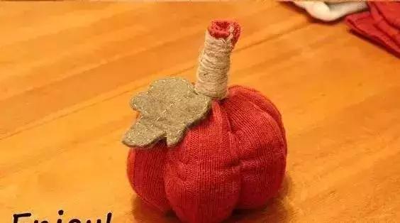 旧毛衣手工针织帽,旧毛衣改袜子帽子手套