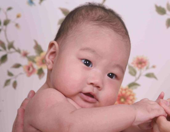 婴儿的头痂怎么处理,宝宝头上的头痂怎么处理