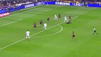 拿到球之后的正确处理方式,当你拿球背后有人怎么办