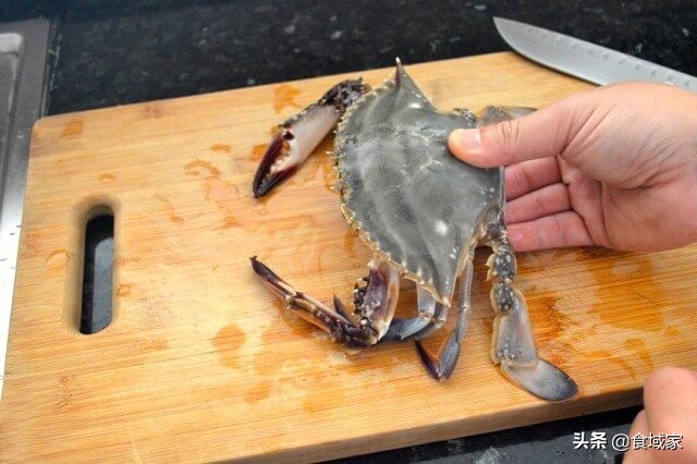 葱姜炒螃蟹虾的家常做法,炒葱姜螃蟹的家常做法