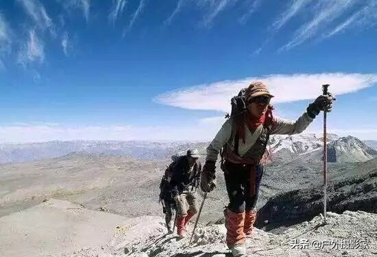 徒步登山杖的正确使用方法,户外登山杖的正确使用视频