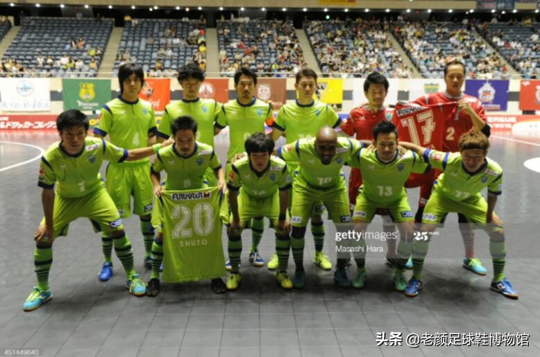 日本人从巴西挖来过气品牌,包装成时尚足球潮牌成功杀入中国市场