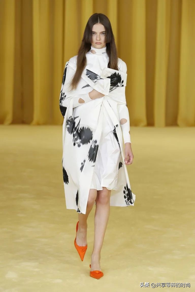 prada普拉达时装秀2018,普拉达prada2022春夏秀场蔡徐坤