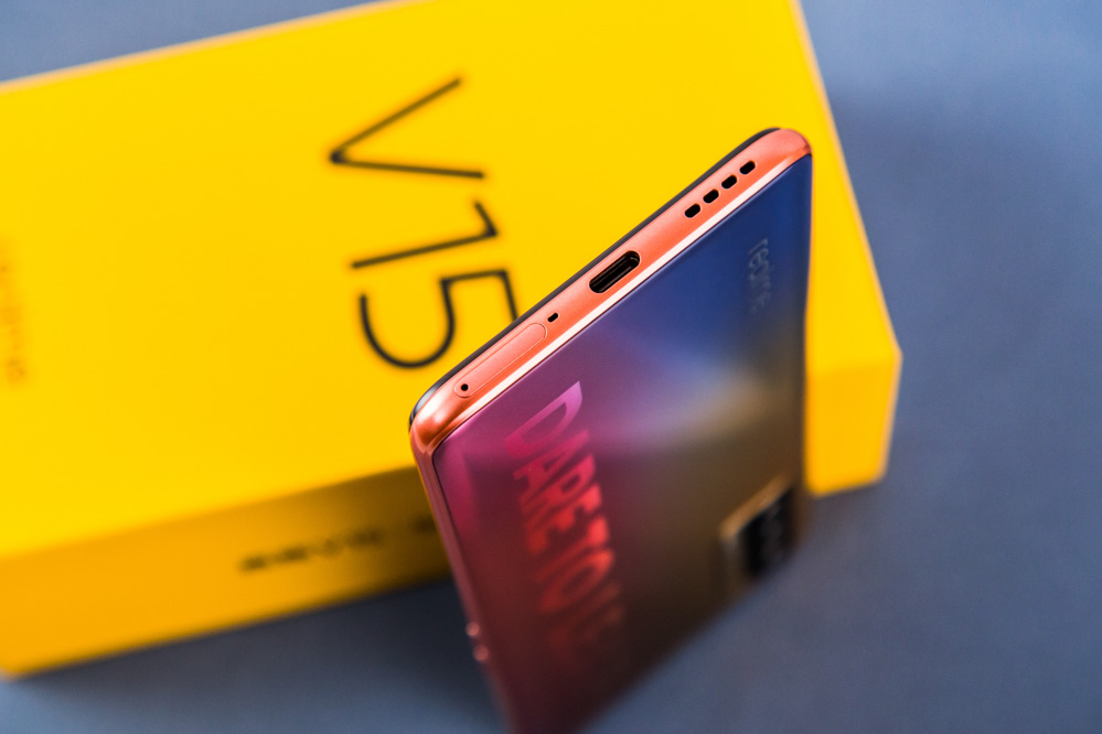 realme真我v15锦鲤色开箱,realmev15锦鲤色是玻璃后盖吗