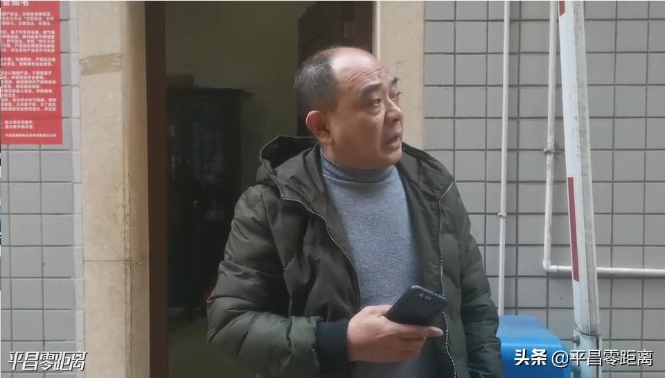 老旧小区加装外挂电梯的弊大于利,带平台的老旧小区怎么加装电梯