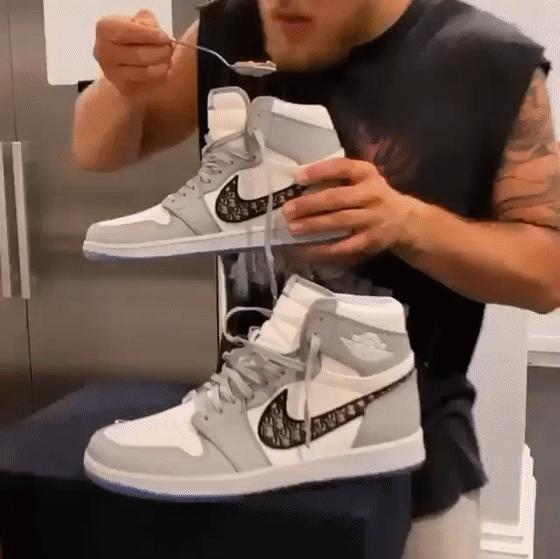 富二代发朋友圈的视频,富二代故意发朋友圈