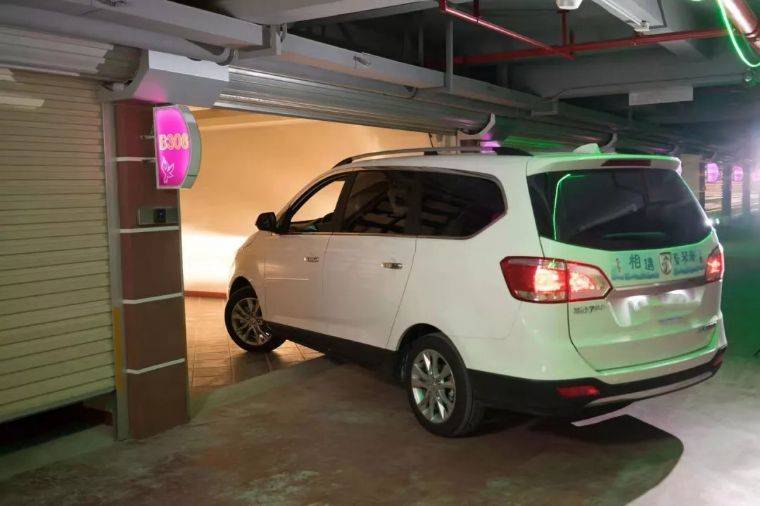 「珠海」538元爱琴海汽车精品酒店男爵大床房，平日周末不加收