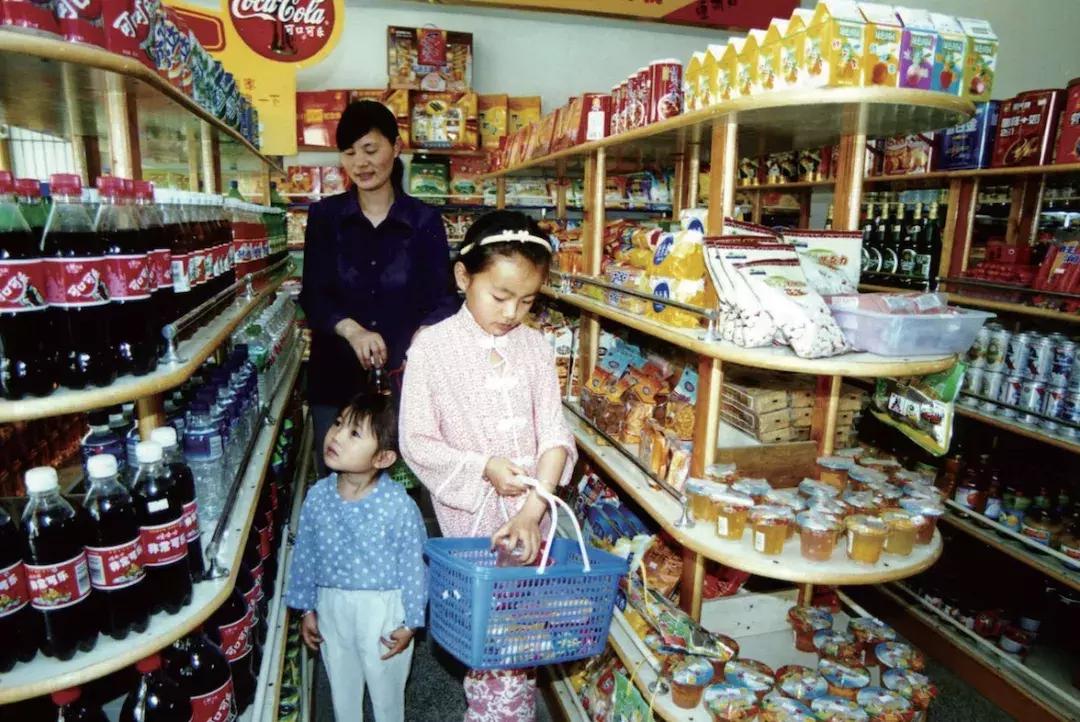 70张照片合集视频,70年衣食住行对比图