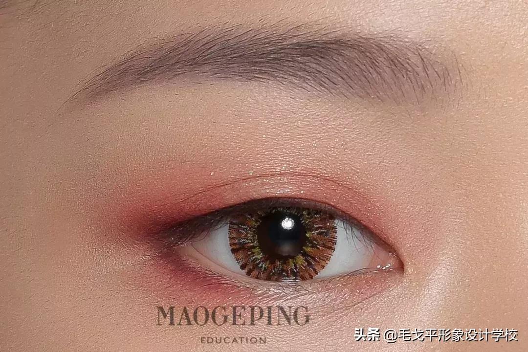 怎样画出大眼妆,如何画出精致眼妆