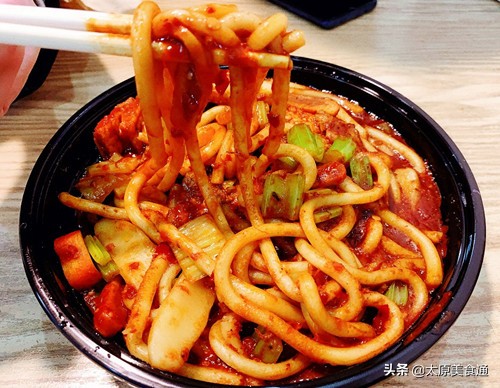 新疆网红爆款爆辣炒米粉,超辣的新疆炒米粉推荐