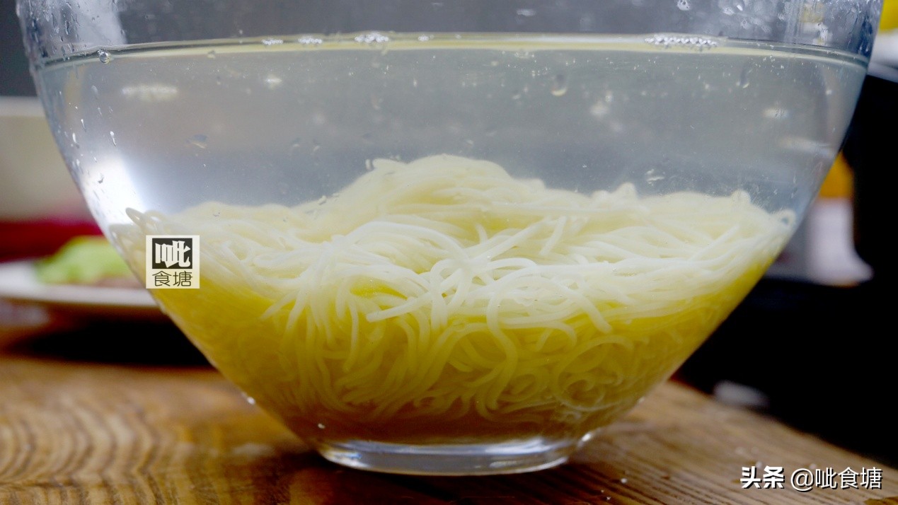 天热了吃点正宗的朝鲜冷面,夏季吃朝鲜冷面