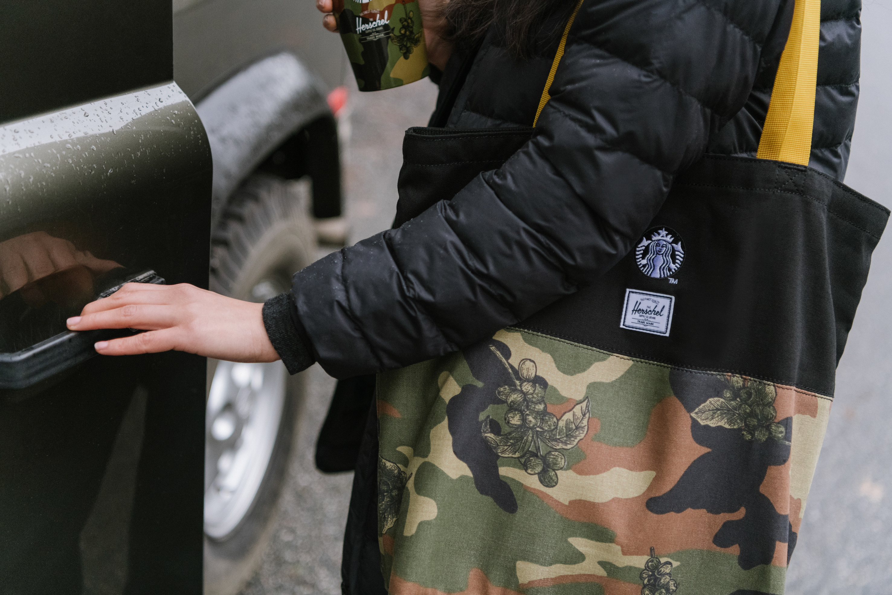 Herschel Supply 携手星巴克中国呈献冬季特别合作系列