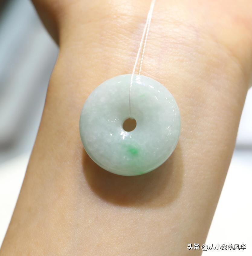 五一国际劳动节，我向您介绍一款玉器