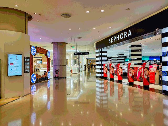 西安银泰百货曲江店附近地铁口,西安银泰百货曲江店在西安哪里