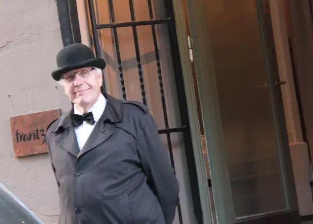 深夜除了晒烤串，还能晒太阳