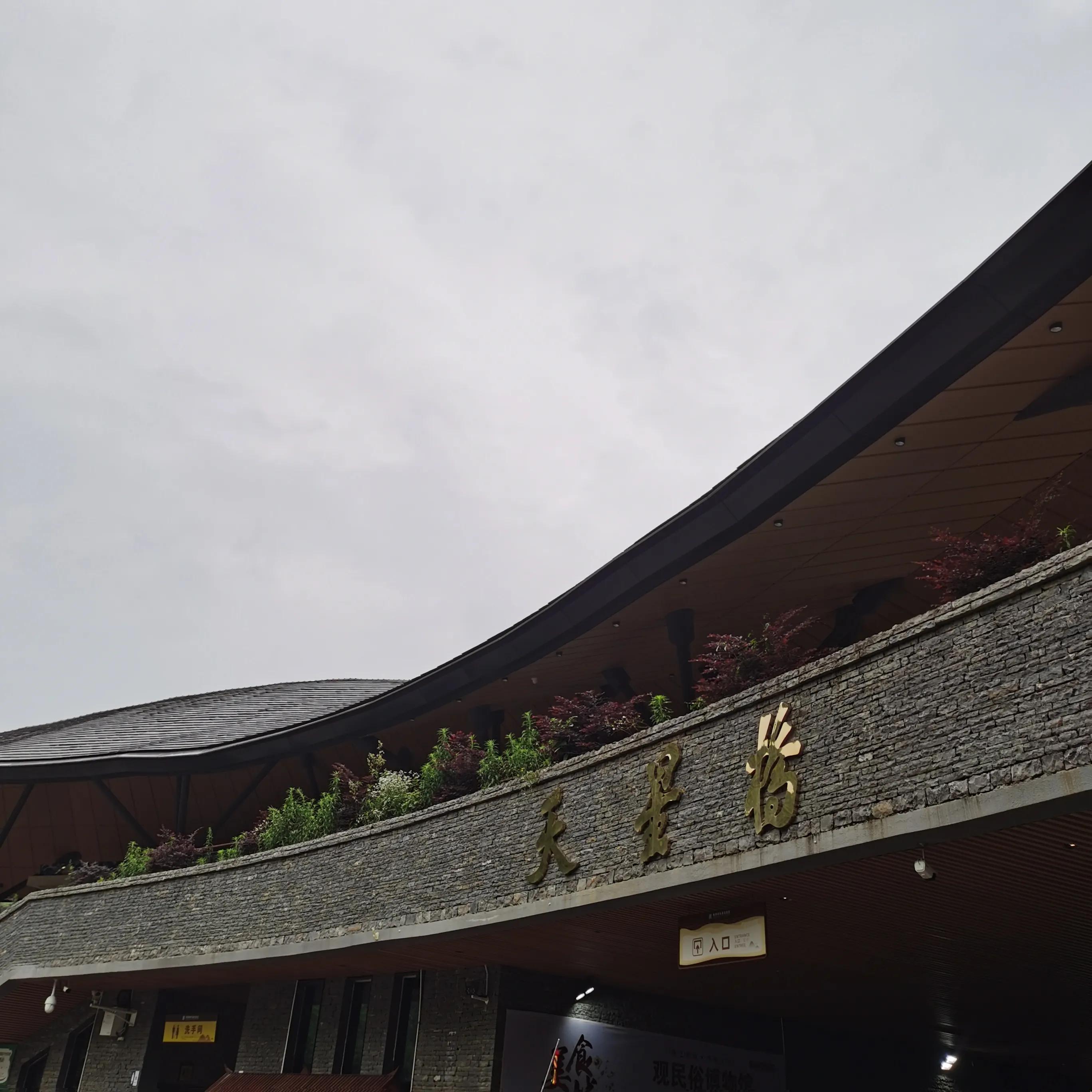 向南方和向北方,登上山顶看美景贵州黄果树瀑布