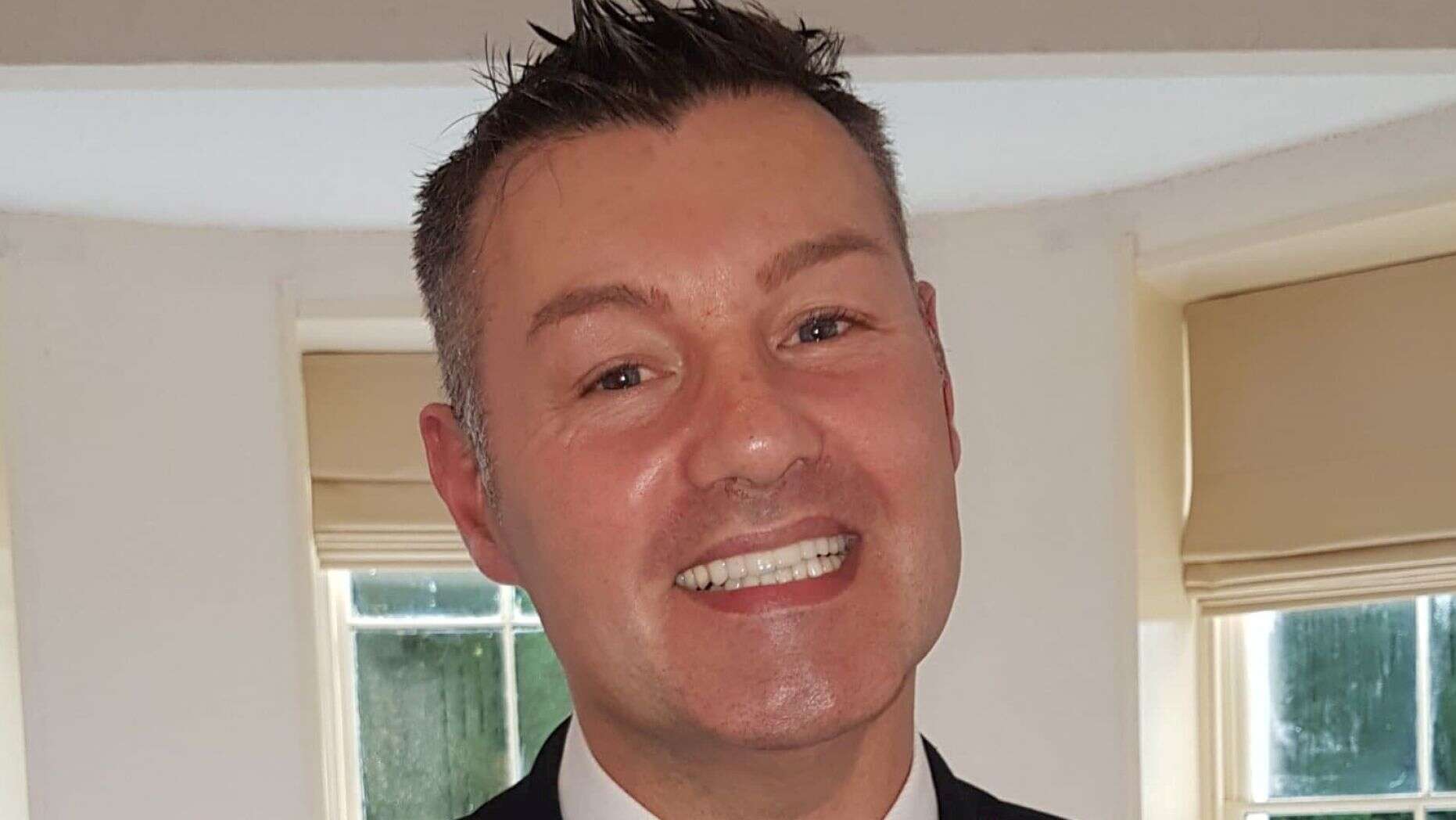 英国男子吃狗粮死亡,英国男子吃美食