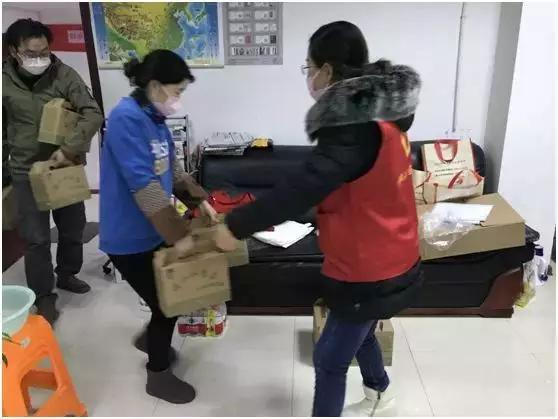 “解除隔离啦！谢谢你们！”14天的温暖守护！我们在一起！