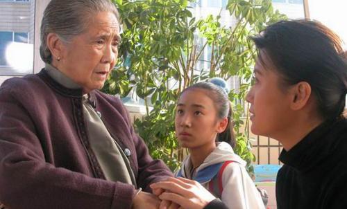 她曾是央视名嘴,她曾是央视主播42岁结婚