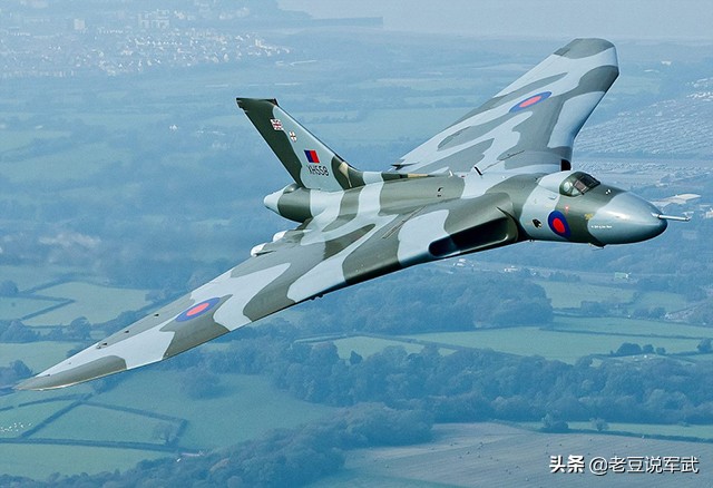 英国轰炸机v型,英国3v轰炸机