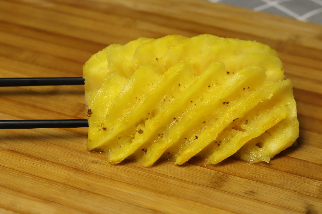 买菠萝最好的方法图解,买菠萝的4个技巧是什么