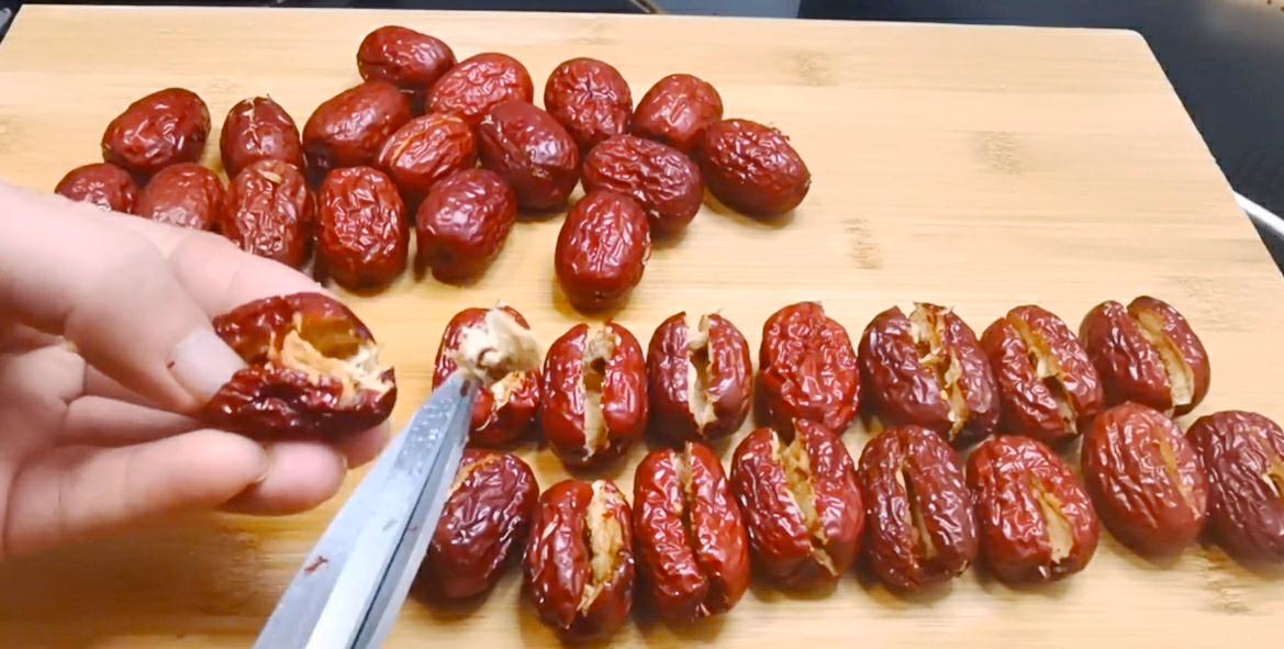 怎样煮鲜枣更甜又好吃,解锁红枣新吃法三蒸三晒软糯香甜