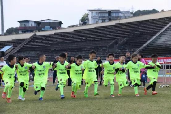 幼儿足球启蒙足球小将,足球小将3-6岁儿童足球