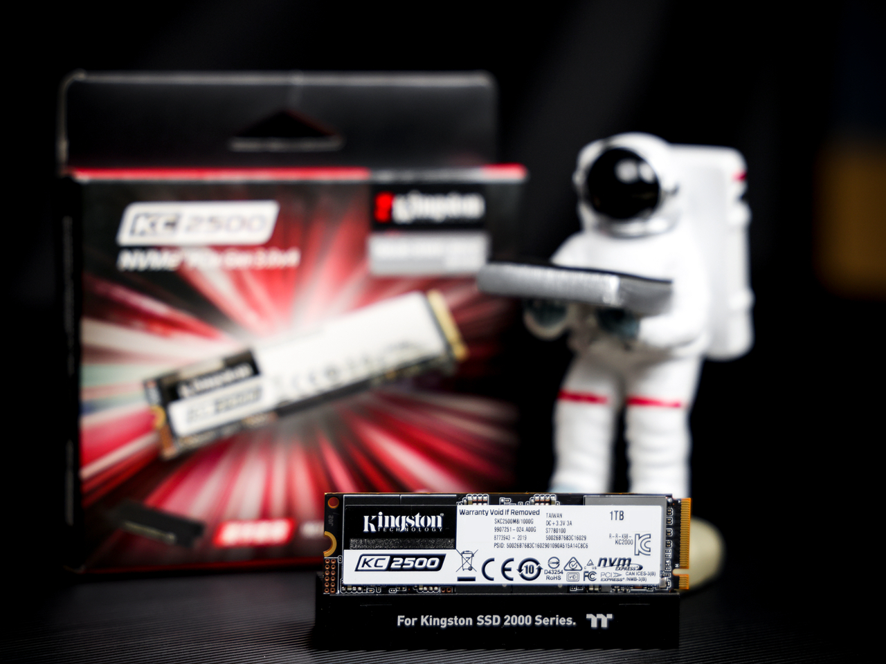 金士顿固态nv1跟kc2500哪个系列好,金士顿kc2500固态500g硬盘开箱