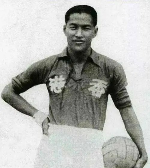 1964年，国足惨败，贺龙一气之下解散国足