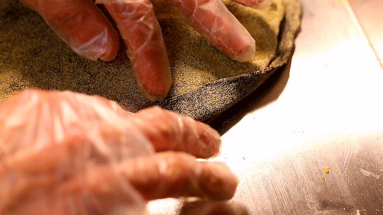 达明路上这家「黑店」,靠着瀑布芝士杀疯了