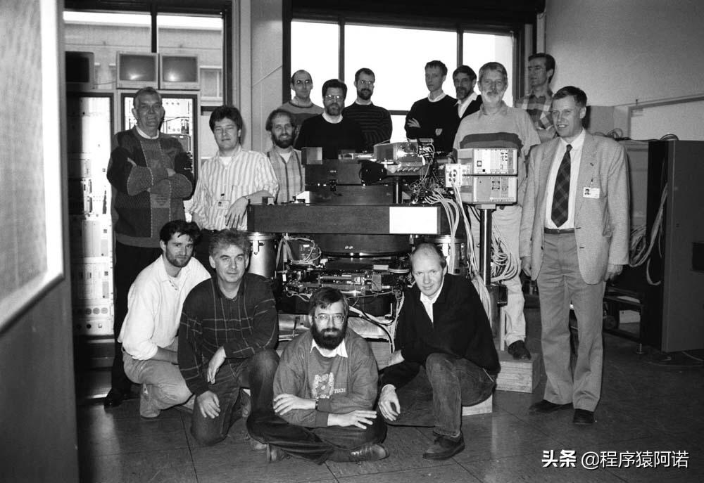 ASMl光刻机如何成长为行业霸主,asml和光刻巨头