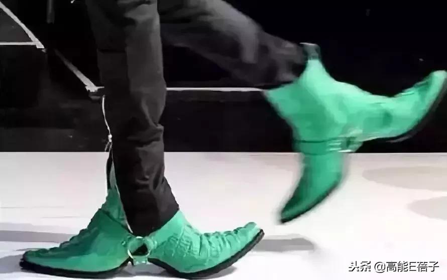 J姐的钻石牙，HBA的双头鞋……看得我只想好好当个穷人