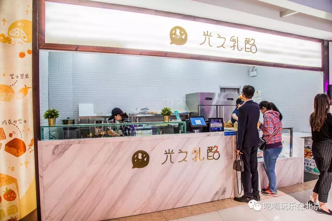 为了吃这个包包，排了80米长队！