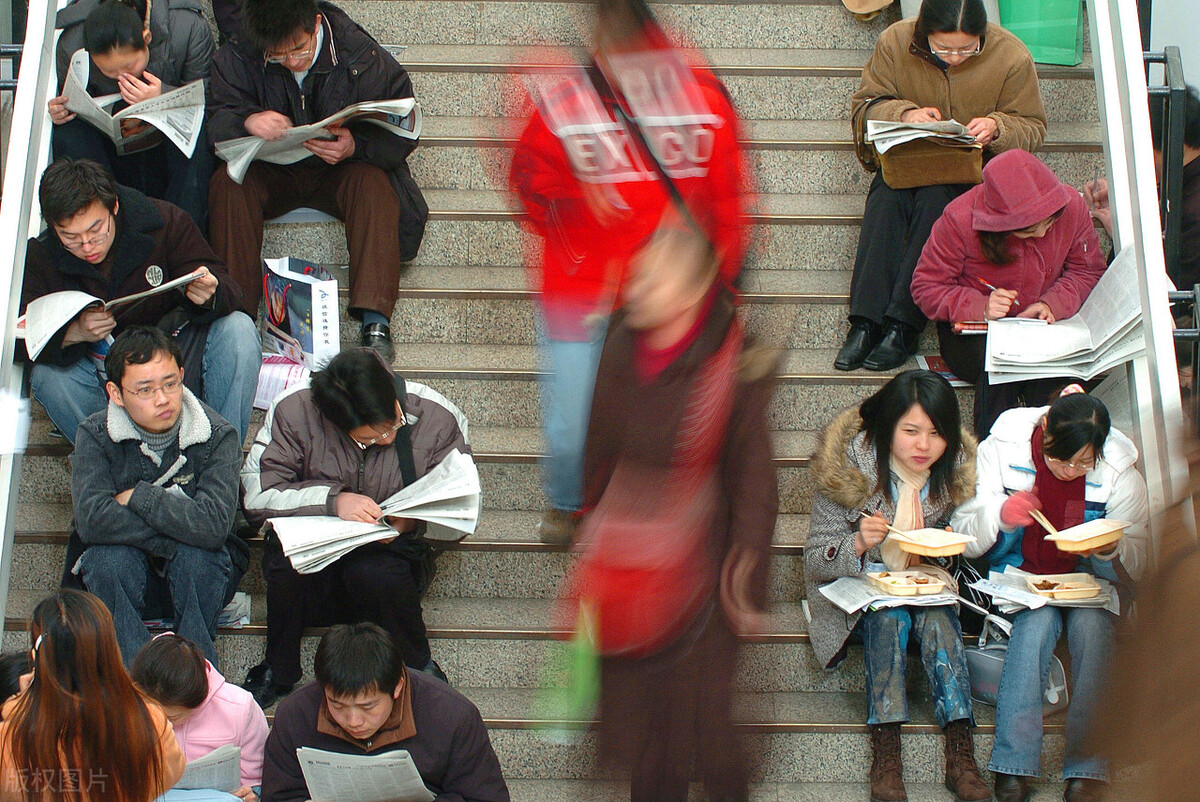 现在的年轻人为什么注重钱,为什么人们这么喜欢钱