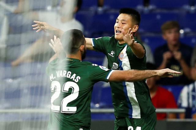 武磊首发进球固然可喜，但一细节看出他仍不是主力，又犯*毛老**病