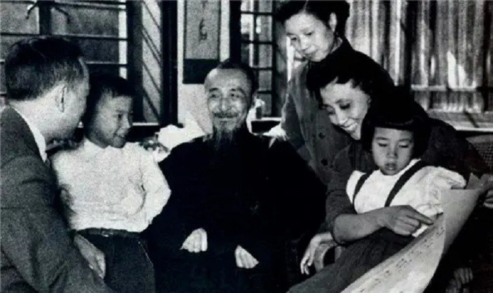 钱学森的父亲钱均夫有几个兄弟,钱学森与父亲钱均夫照片