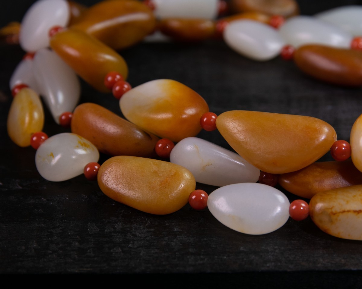 新疆和田玉籽料黄玉图片,和田玉黄玉和黄沁的区别