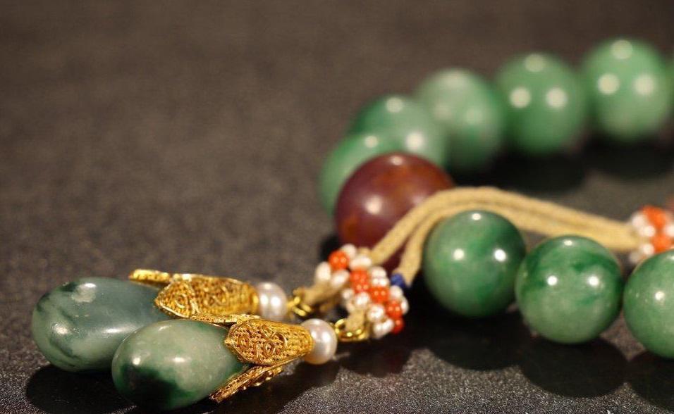 清代翡翠十八子图片,清代翡翠十八子