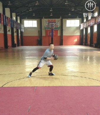 美式过人招式撤步拜佛,交叉横移撤步过人