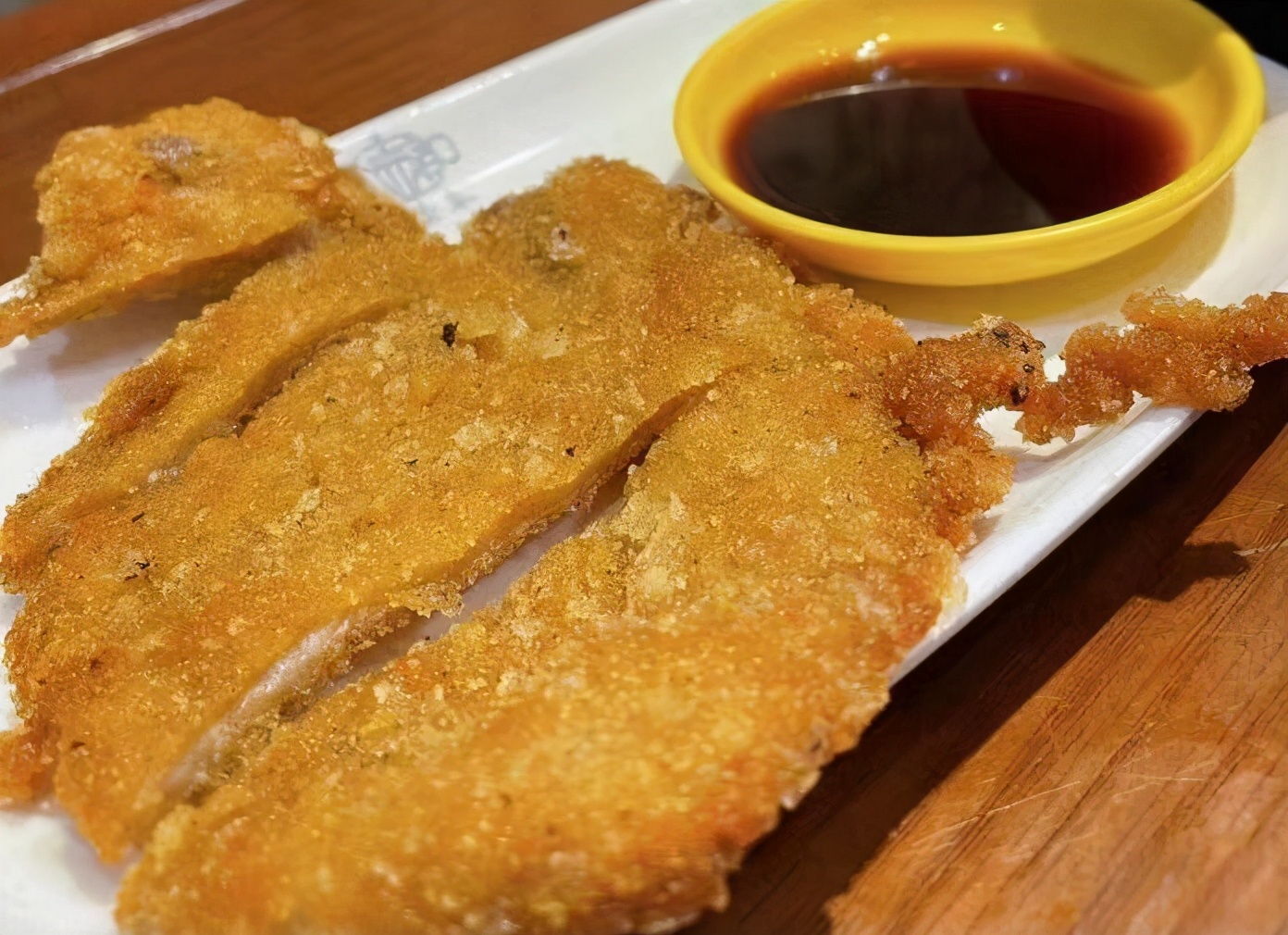 上海排名第一的生煎店，开了89年，10个包子39元，游客慕名来吃