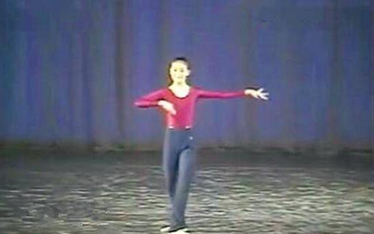 给婆婆洗脚被婆婆脚踢倒,给婆婆洗脚还被打