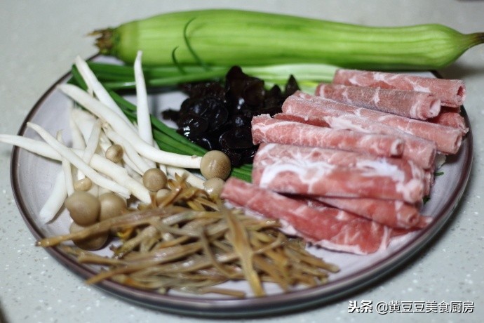 做手擀面用不用醒面,做手擀面里面需要加鸡蛋吗