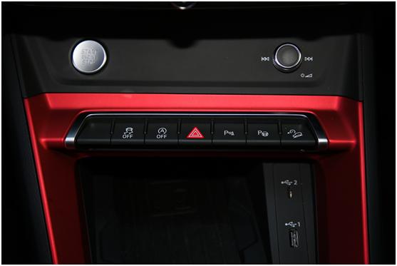 奥迪q3sportback和宝马x1,试驾车奥迪q3