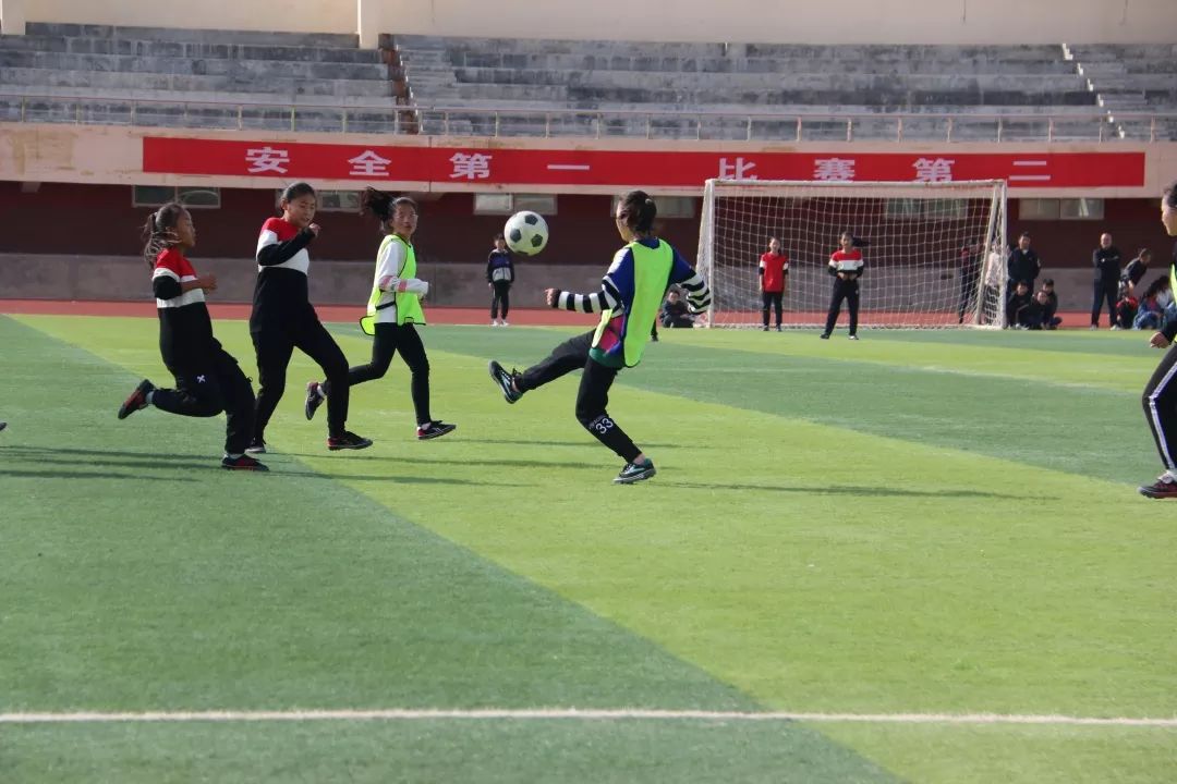 定边县东关小学足球队比赛视频,榆林市定边县第三中学足球联赛