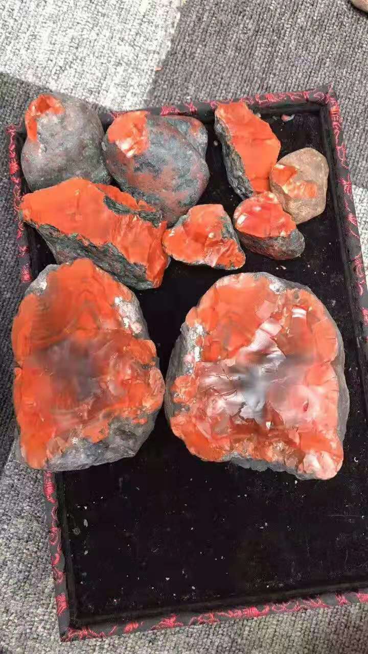 南红玛瑙出自哪里,南红玛瑙是什么材质的