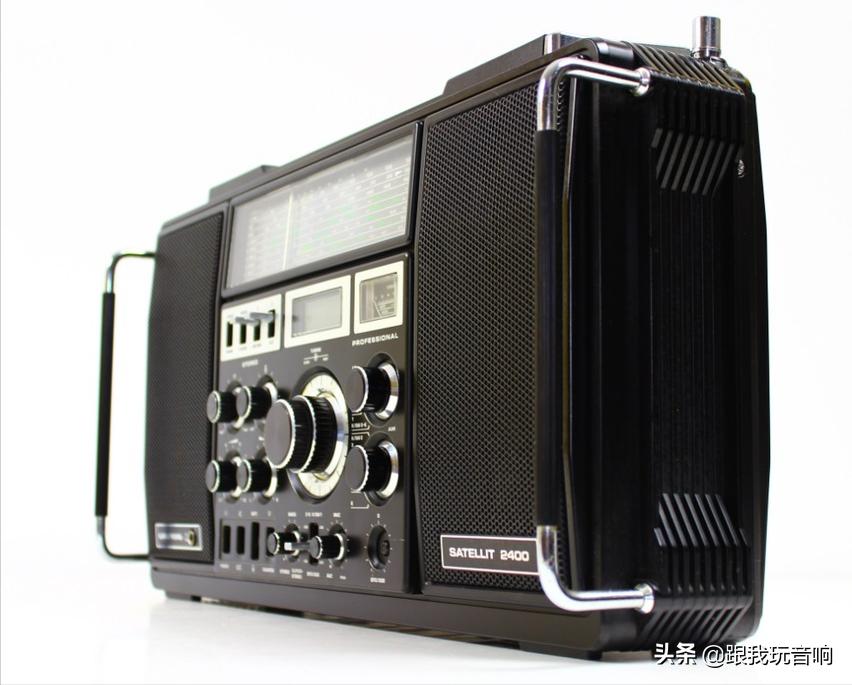 这是一款80年代根德公司推出的Satellit2400SL多波段便携式收音机