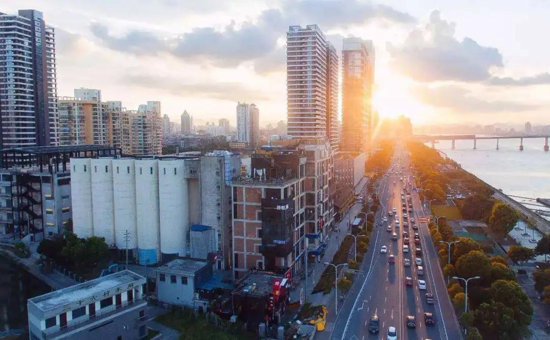 青岛旅游往返机票价格,青岛机票和住宿自由行